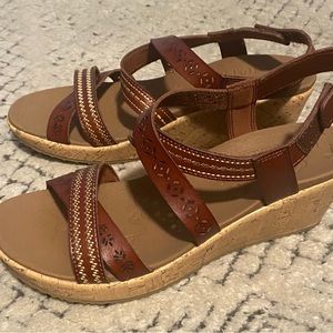 Beverlee - Delicate Glow Size 8.5 Med Chocolate